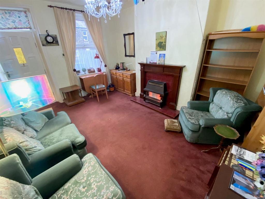Lounge 1.jpg