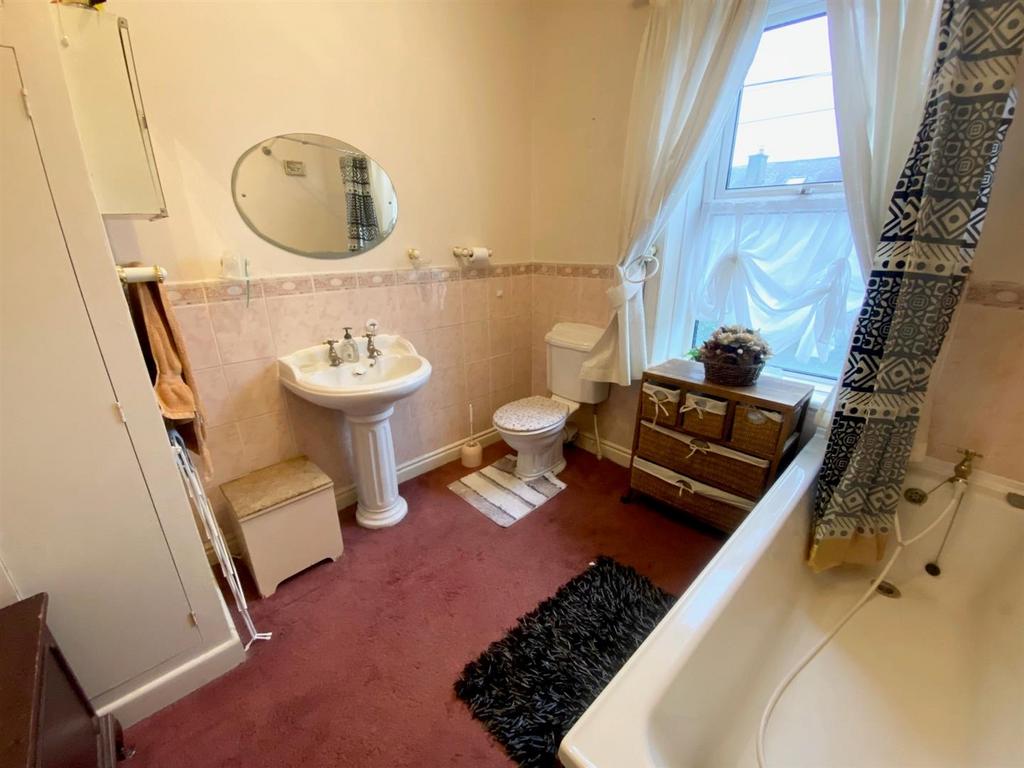 Bathroom.jpg