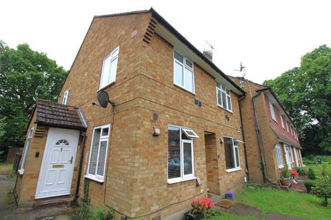 2 bedroom maisonette to rent, Harlington UB3