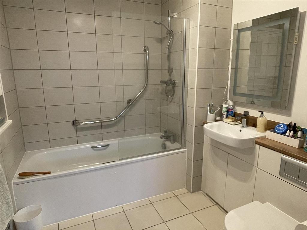 Bathroom.JPG