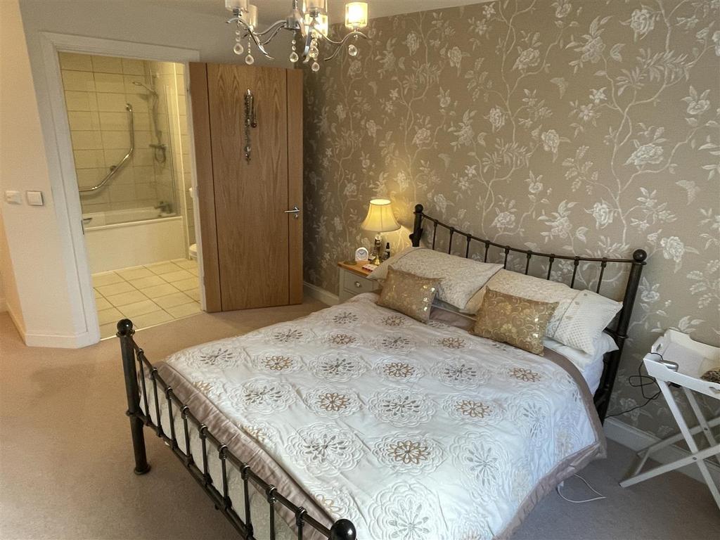 Bedroom 1.JPG