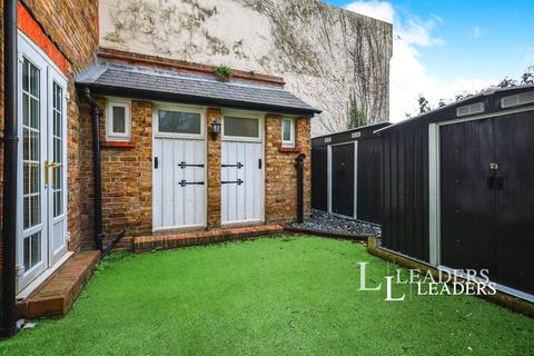 2 bedroom terraced house to rent, Matlock Road, Eastbourne, BN20