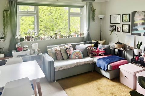 1 bedroom flat to rent, Lovelace Gardens, Surrey KT6