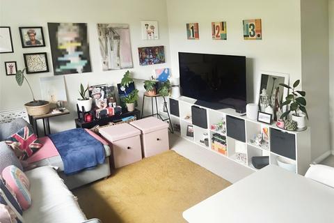1 bedroom flat to rent, Lovelace Gardens, Surrey KT6