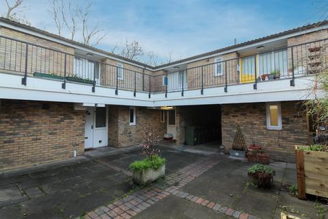 1 bedroom flat for sale, Loats Road, SW2