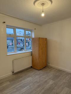 4 bedroom semi-detached house to rent, Higham Hill Road, London E17