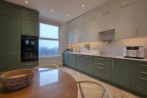 3 bedroom apartment for sale, Eglinton Hill, Shooters Hill, London, SE18