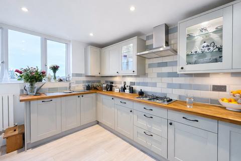 2 bedroom flat for sale, Westcombe Park Road, London SE3