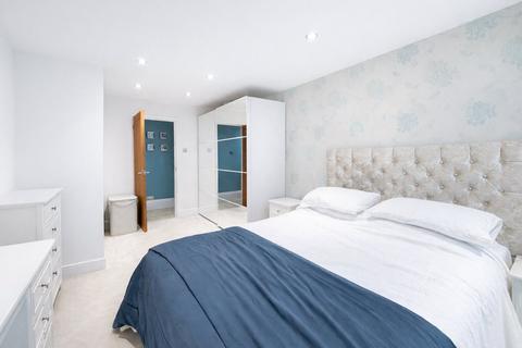 2 bedroom flat for sale, Westcombe Park Road, London SE3