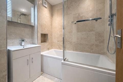 2 bedroom flat for sale, Westcombe Park Road, London SE3