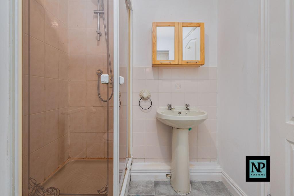 Ensuite to Master Bedroom