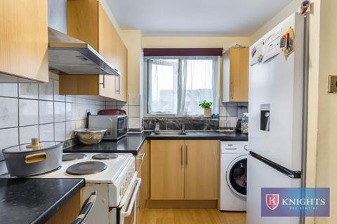 1 bedroom flat for sale, Linnet Close, London, N9