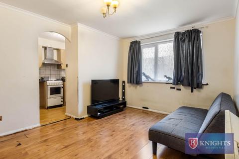 1 bedroom flat for sale, Linnet Close, London, N9