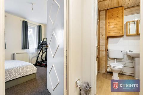 1 bedroom flat for sale, Linnet Close, London, N9
