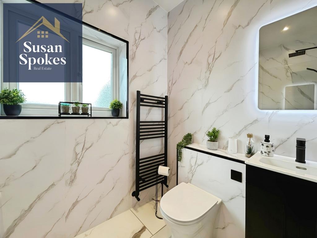 Pbox-bathroom-325497.jpg