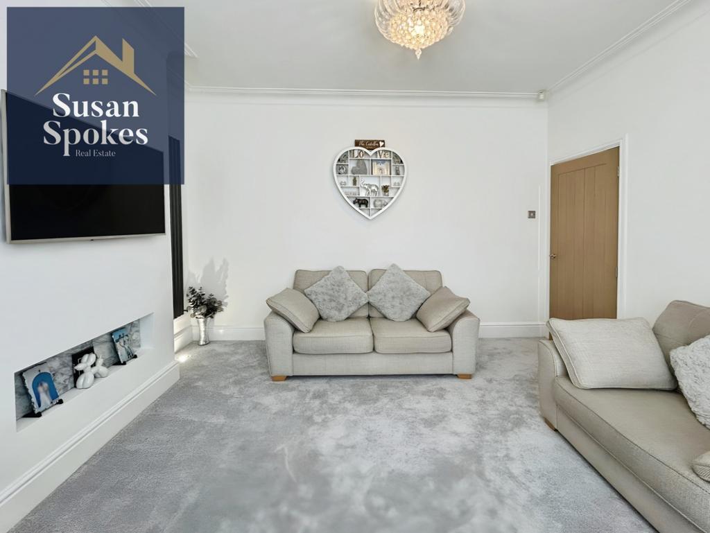 Pbox-living room-325497.jpg