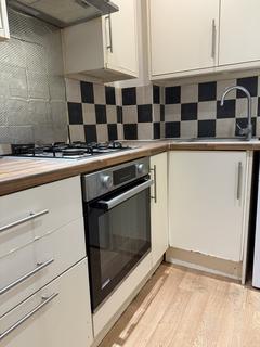 3 bedroom semi-detached house to rent, St. Albans Road, Ilford IG3