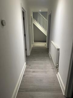 3 bedroom semi-detached house to rent, St. Albans Road, Ilford IG3