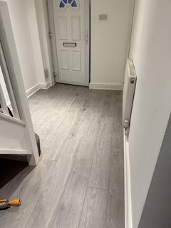 3 bedroom semi-detached house to rent, St. Albans Road, Ilford IG3