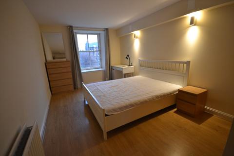 3 bedroom flat to rent, Hermand Crescent, Slateford, Edinburgh, EH11