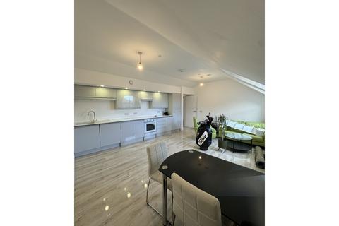 2 bedroom flat to rent, Charles Street, NP20 1JT