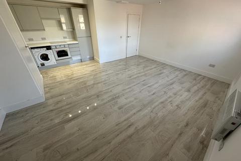 2 bedroom flat to rent, Charles Street, NP20 1JT