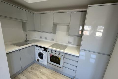 2 bedroom flat to rent, Charles Street, NP20 1JT