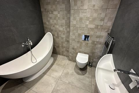 2 bedroom flat to rent, Charles Street, NP20 1JT