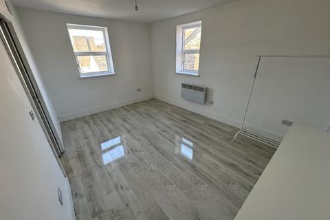 2 bedroom flat to rent, Charles Street, NP20 1JT
