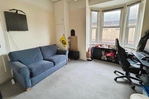 1 bedroom flat to rent, Station Road, Herne Bay