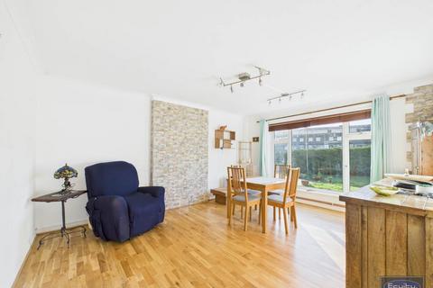2 bedroom flat for sale, Bexley Road , Eltham , London