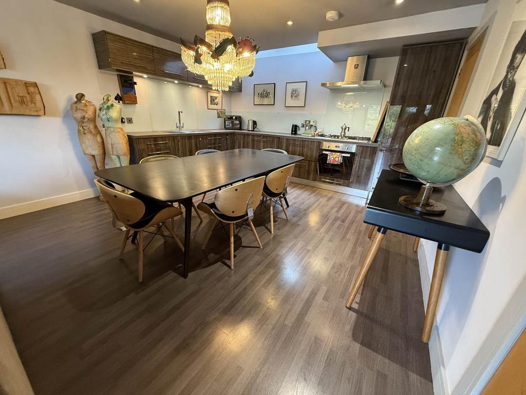 Kitchen/dining area
