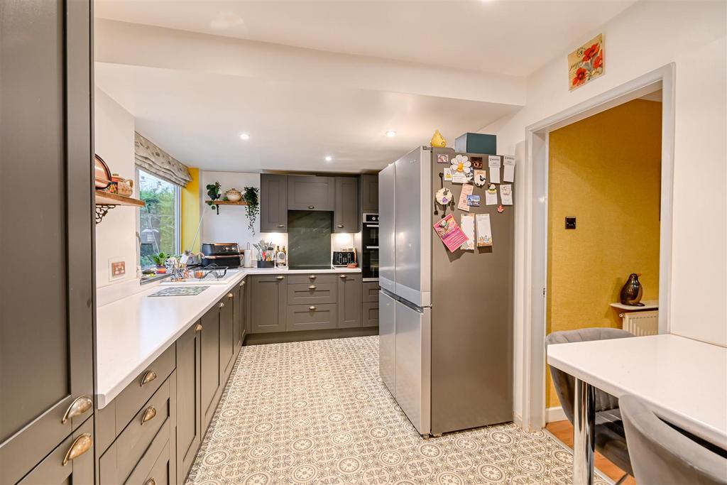 2 Grasmere Drive-04.jpg