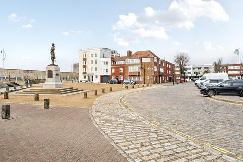2 bedroom flat to rent, Grand Parade, Hampshire PO1