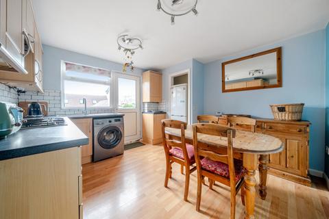 2 bedroom flat to rent, Grand Parade, Hampshire PO1