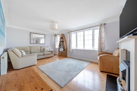 2 bedroom flat to rent, Grand Parade, Hampshire PO1