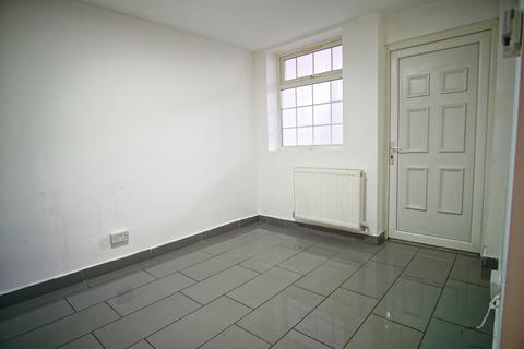 undefined, 4-Bed Flat to Let on East Street, Preston