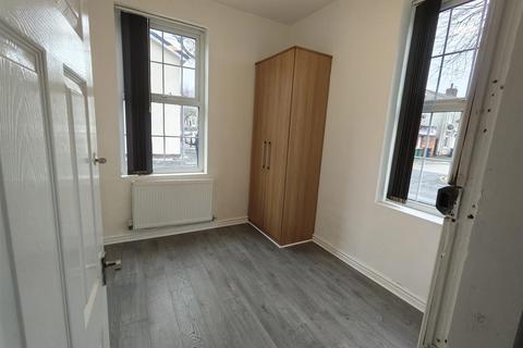 undefined, 4-Bed Flat to Let on East Street, Preston