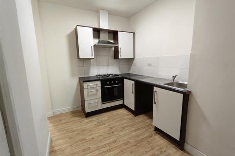 4 bedroom flat to rent, 4-Bed Flat to Let on East Street, Preston