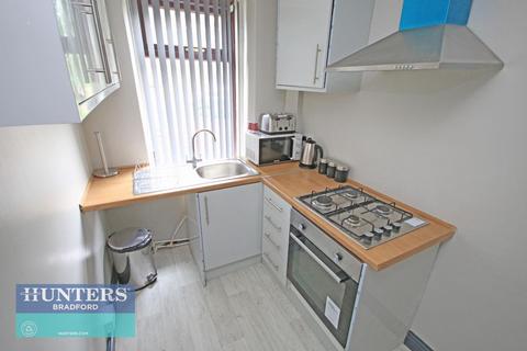 2 bedroom terraced house to rent, Bellshaw Street Bradford, West Yorkshire, BD8