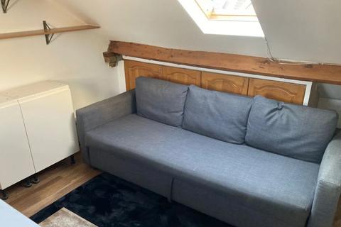 undefined, Gordon Road, Hounslow TW3