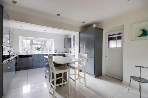 4 bedroom detached house for sale, Fawkham Avenue, New Barn, Kent, DA3