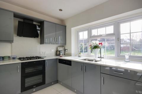 4 bedroom detached house for sale, Fawkham Avenue, New Barn, Kent, DA3