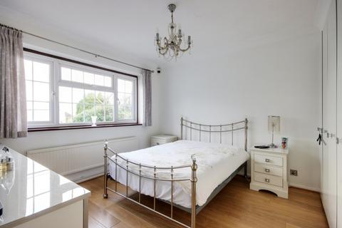 4 bedroom detached house for sale, Fawkham Avenue, New Barn, Kent, DA3