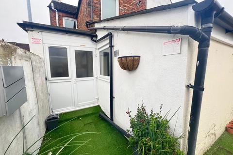 1 bedroom end of terrace house to rent, Beatrice Street, Swindon, SN2 1BJ