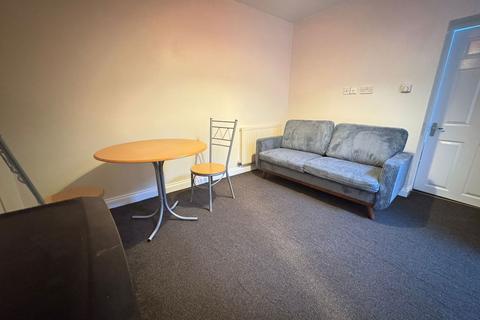 1 bedroom end of terrace house to rent, Beatrice Street, Swindon, SN2 1BJ