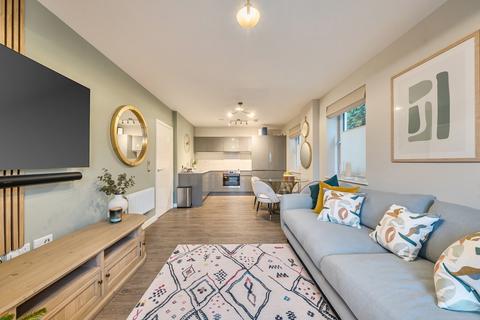 2 bedroom flat to rent, Nightingale Walk, Hampshire GU9
