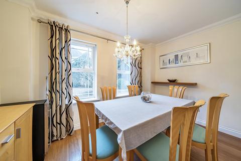 2 bedroom flat to rent, Nightingale Walk, Hampshire GU9