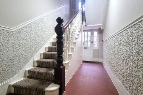 3 bedroom flat to rent, Holloway Road, London