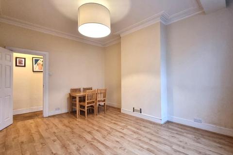 3 bedroom flat to rent, Holloway Road, London